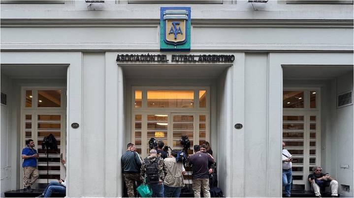 Causa Sur Finanzas: la AFA publicó un comunicado tras los allanamientos y aseguró que aportó la documentación pedida por la Justicia