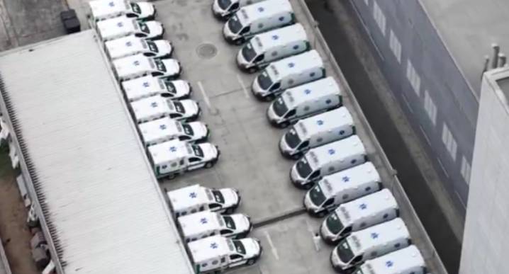 PNP: 25 ambulancias nuevas permanecen inoperativas en un estacionamiento del Hospital de la Policía 