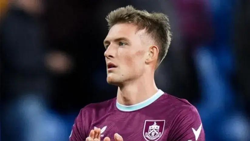 Desazón: Oliver Sonne lamentó la derrota del Burnley, pese a su primer gol en la Premier League