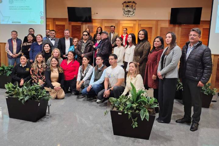 Saltillo: Exigen personas con discapacidad intérpretes y trato digno en instituciones públicas