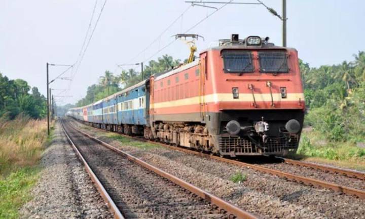 Railways Increases 116 Coaches in 37 Premium Trains Following Indigo Flight Disruptions
