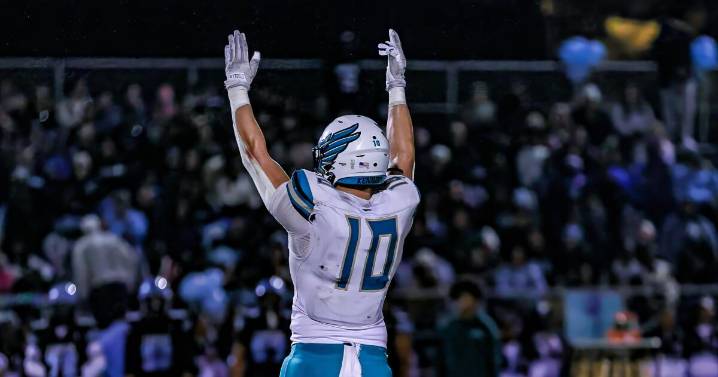 Carson can't stop Delano Kennedy's dominant Wing T in Division 3