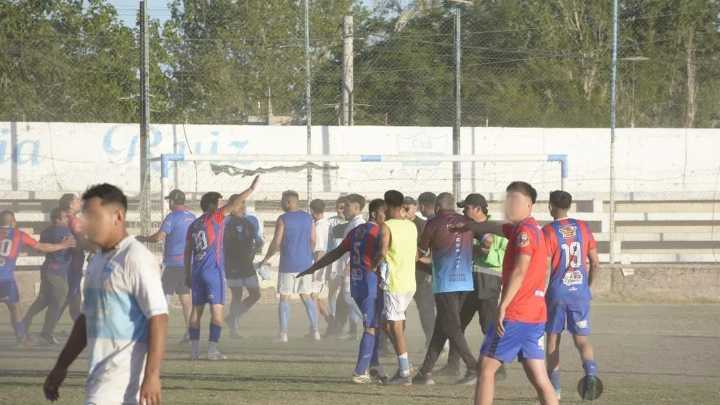 Suspendieron un partido por ataques a los árbitrso