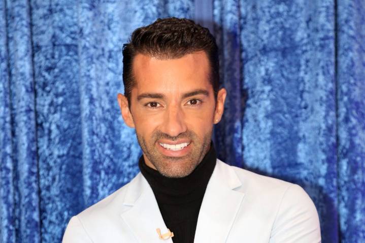 Toni Costa lanza indirecta en plena celebración con su novia: “El mal quiso hacernos daño”