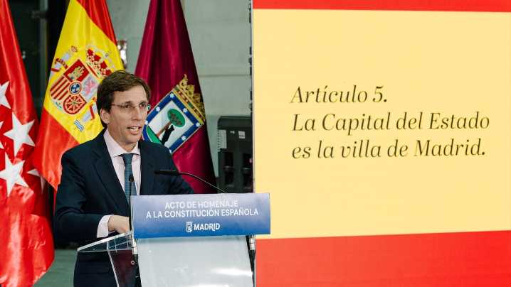 Almeida reivindica el artículo 117 y defiende la "independencia judicial" en el Día de la Constitución