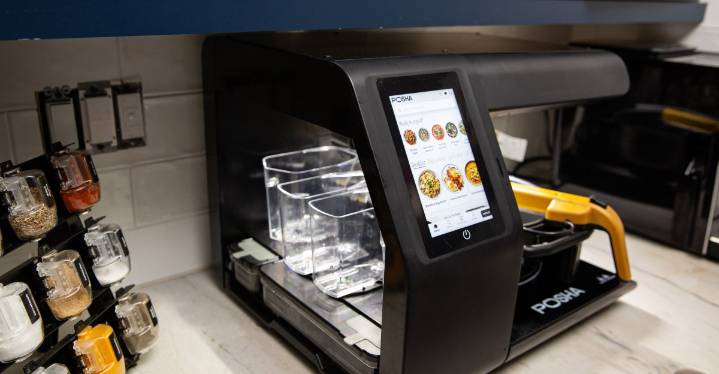 This $1,500 robot cooks dinner while I work