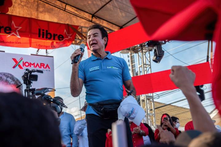 Las elecciones en Honduras se deciden voto a voto entre los dos candidatos de la derecha