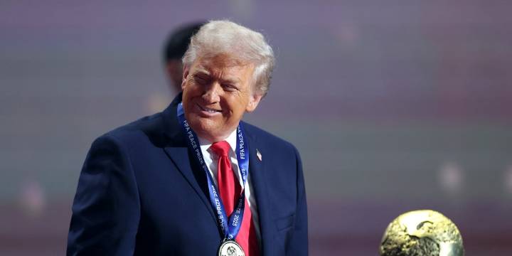 Jugando de local, Trump ocupó el centro de la cancha y fue figura en el sorteo del Mundial 2026 en Washington