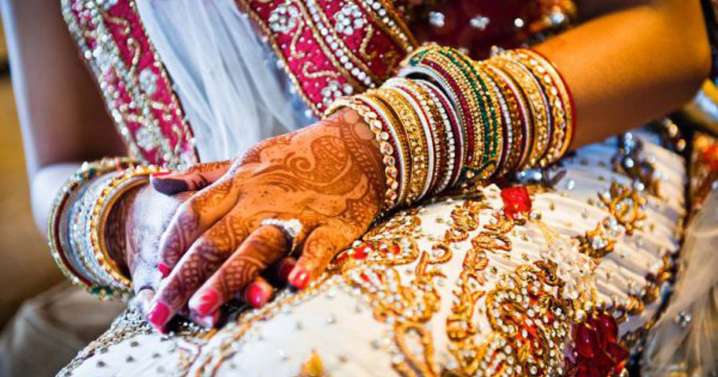 Una mujer se casa con el cuerpo de su novio, asesinado por su casta, en la India