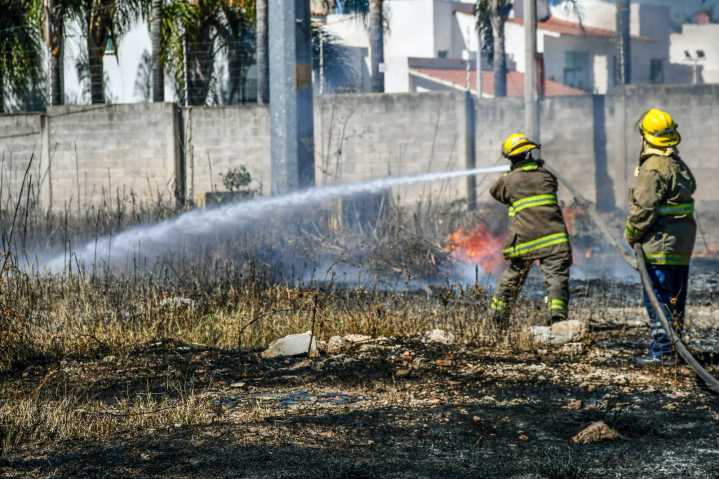 Irapuato aplica 29 multas por quemas y predios sin mantenimiento en 2025