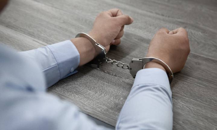 “Permítanme salir de este país”: Latino preso por un crimen de hace 25 años exige deportación y revela condiciones extremas en ‘Alligator Alcatraz’