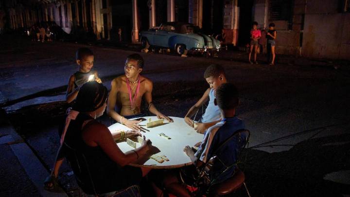 Gran parte de Cuba se queda a oscuras tras un nuevo colapso de su red eléctrica