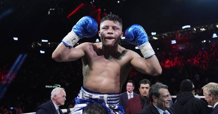 Isaac Cruz acusa al réferi de favorecer a Roach, quien a su vez califica como injusto el empate