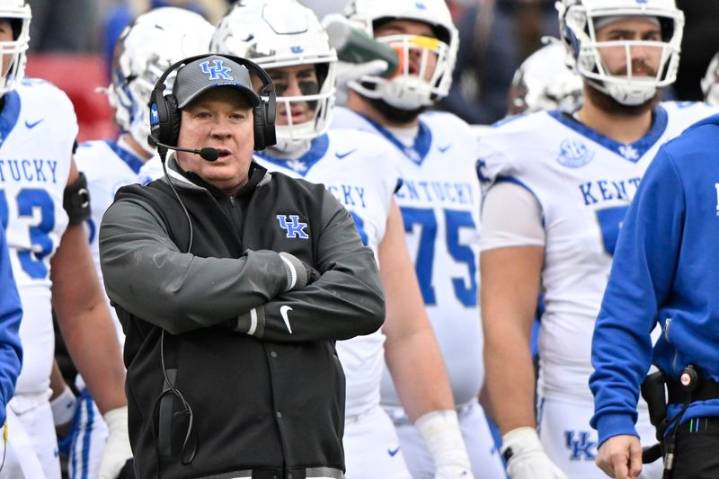 Reports: Kentucky plans to fire coach Mark Stoops
