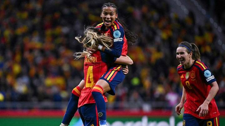 Golazo de Vicky López para hacer el segundo gol de España