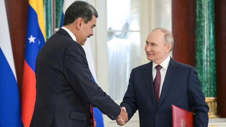 Putin offers 'solidarity' for Venezuelan people as tensions mount between Maduro and U.S.