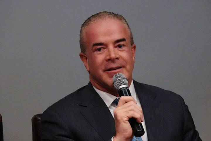 Bloquea UIF cuentas de Raúl Rocha Cantú, copropietario de Miss Universo