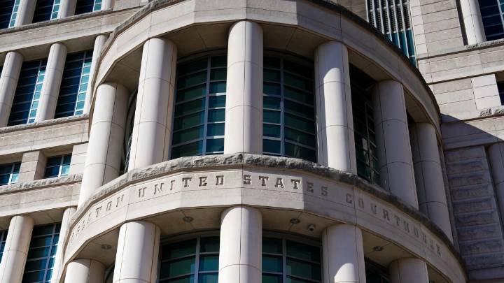 Former Florissant police officer admits to stealing intimate photos during traffic stops