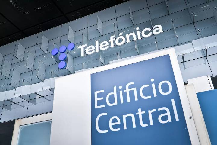 Telefónica ofrece salir en el ERE a los nacidos entre 1969 y 1971 con un pago del 68% del salario hasta los 63 años