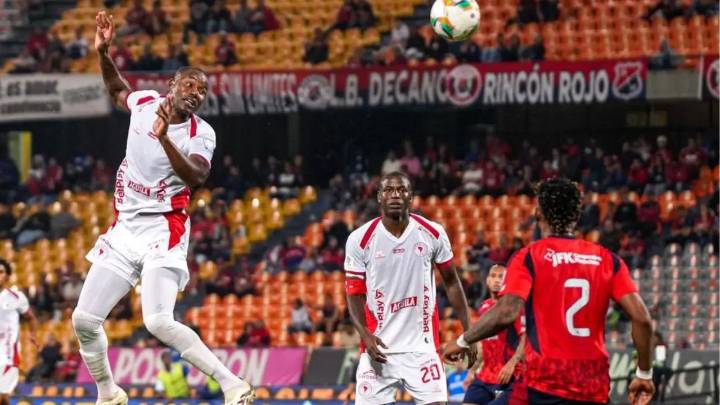 Polémica en Medellín vs América, por cambio de decisión en penalti para el DIM, por posible mano