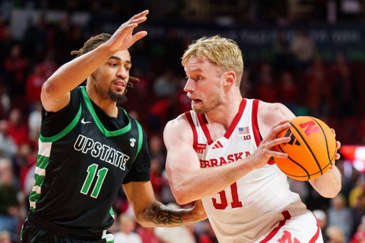 Deadspin | Nebraska runs overall winning streak to a dozen, edges USC Upstate