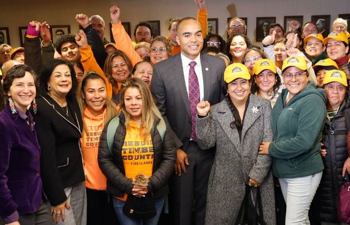 WA AG, lawmakers propose law to protect workers from immigration raids