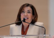 Presionan a Hochul para reabrir hospitales psiquiátricos ante crisis de calle y seguridad en Nueva York