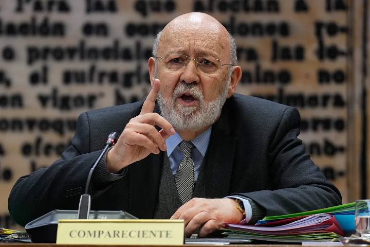 Tezanos afirma que el CIS "siempre da en el clavo" y dice que quienes le critican son los "catedráticos y sociólogos del PP"