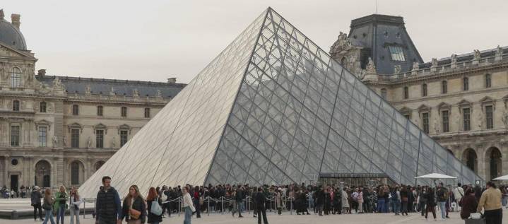 Fuga en una cañería dañó más de 300 obras y documentos antiguos del Louvre