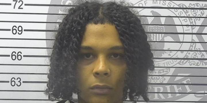 Bay St. Louis police search for armed and dangerous suspect after 2 injured in park shooting