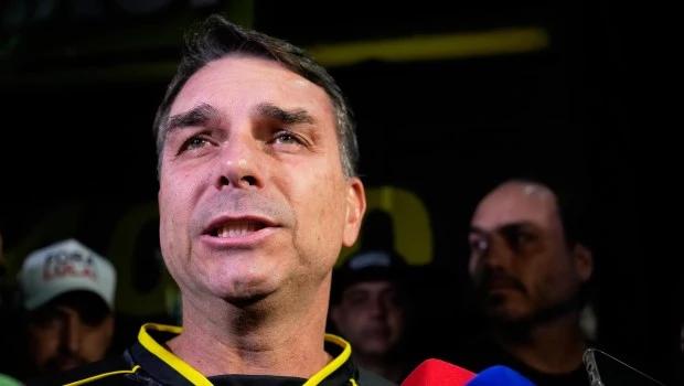 El hijo mayor de Bolsonaro dice que se postulará a la presidencia de Brasil en 2026