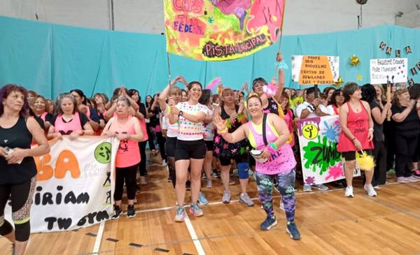 Gimnasio Municipal de Trelew, colmado por la gala de aeróbica