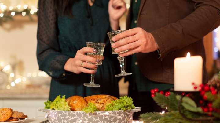 ¿Pueden despedirme por emborracharme en la cena de Navidad de la empresa? Esto dice la ley