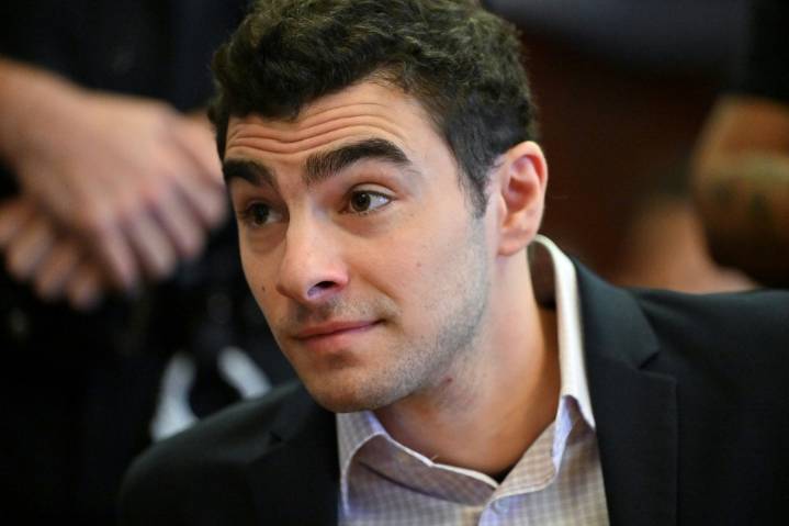 Defensa de Luigi Mangione pide anular pruebas en juicio por asesinato de CEO de aseguradora