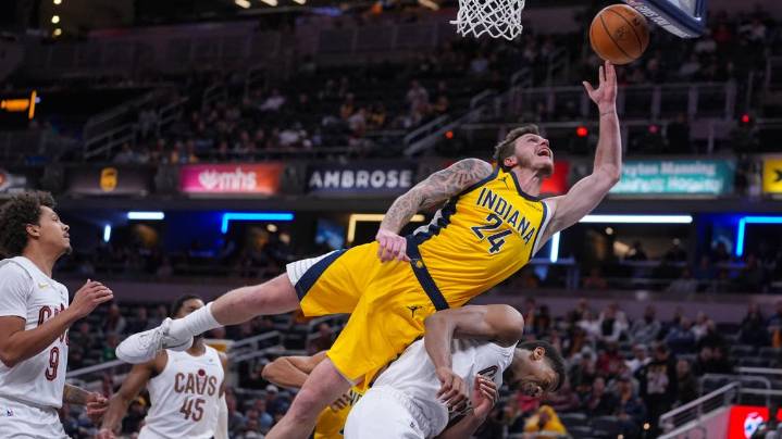 Mitchell scores 43 points to lead Cavaliers to 135