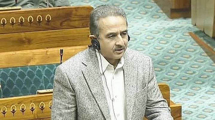 Nearly 9 lakh Indians renounced citizenship in last five year: MEA