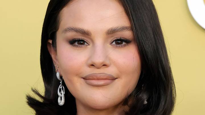 Selena Gomez Declares Apple Cider The Polish Shade for Winter