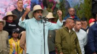 El surrealista momento de Nicolás Maduro cantando 'Don't Worry, Be Happy' en medio de las tensiones con EEUU