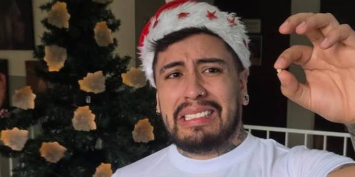 Juanda expulsó un cálculo renal y mostró todo el proceso, mientras contaba que tenía que ver Ryan Castro con la situación