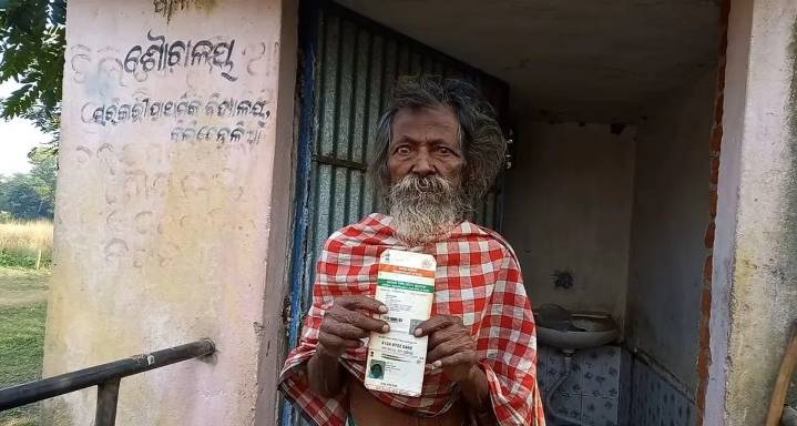 At 65, Odisha man's only roof is a broken toilet