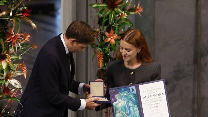 La hija de María Corina Machado recibe el Nobel de la Paz en su ausencia: "Quiere vivir en una Venezuela libre"