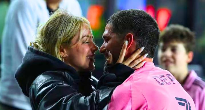 Tini y Rodrigo De Paul se vuelven viral por apasionado beso en final de Inter Miami en MLS [VIDEO]