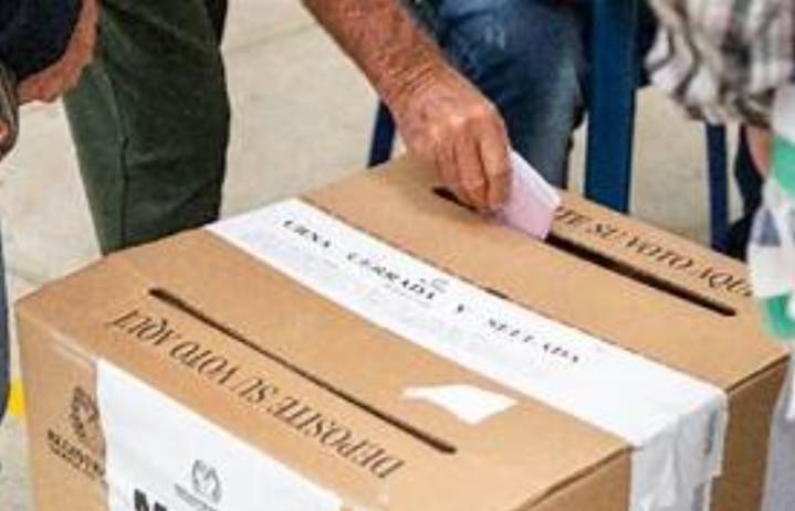 Colombianos en el exterior podrán cambiar su puesto de votación de manera virtual para las elecciones de 2026