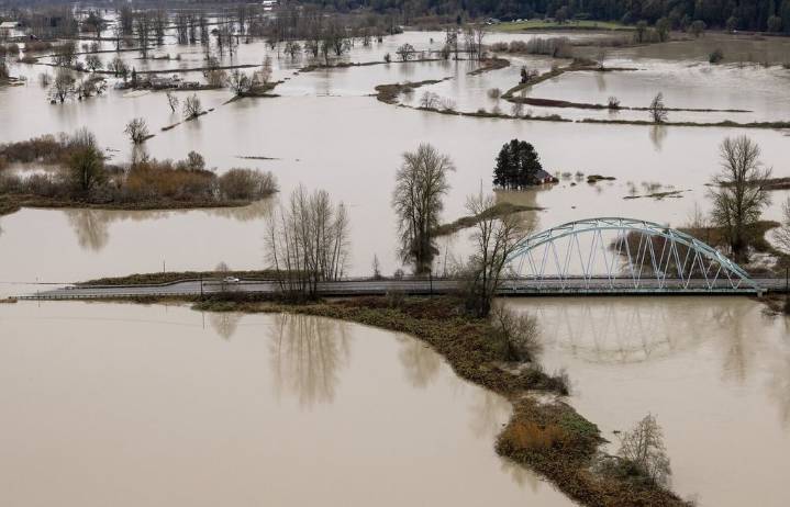 These WA roads and highways remain closed Saturday due to flooding