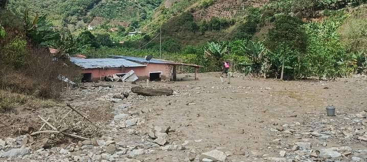 Gobernación de Mérida brinda atención integral en zona afectada de Guaraque