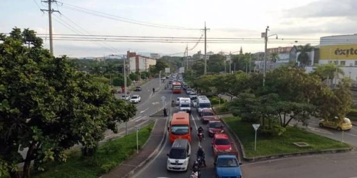 Denuncian a hombre en moto que acosa mujeres por la calle 80 de Ibagué