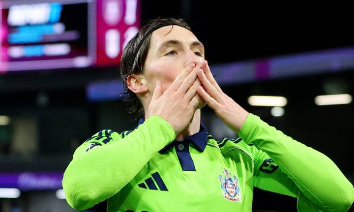 Burnley 2-3 Fulham: Cottagers edge five-goal thriller to end 74