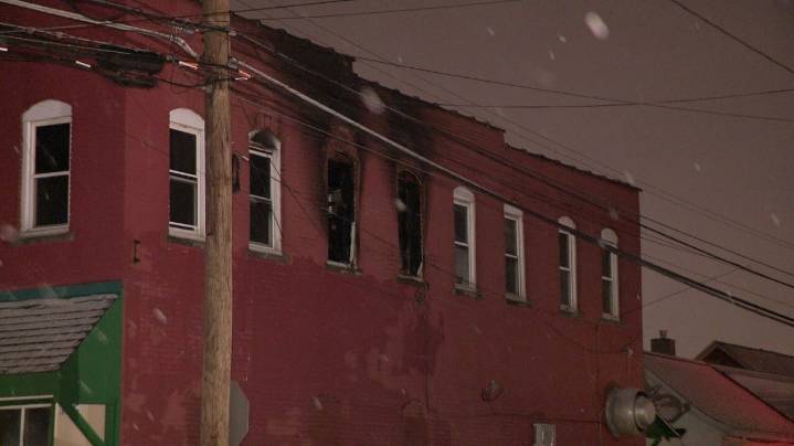 1 dead, 1 hospitalized after overnight Barberton fire