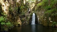 Esta garganta secreta de Galicia esconde dos cascadas mágicas y avanza entre sobrecogedoras paredes de roca