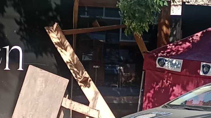 Tragedia en Villa Devoto: un andamio cayó pesadamente sobre la cabeza de una joven y murió